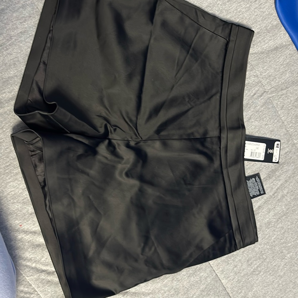 Cara shorts by Marciano